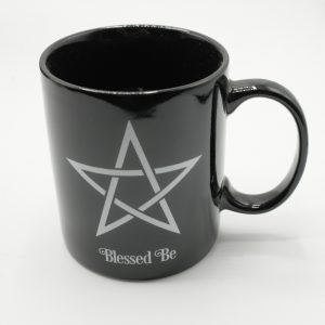 TAZZA NERA CON PENTAGRAMMA