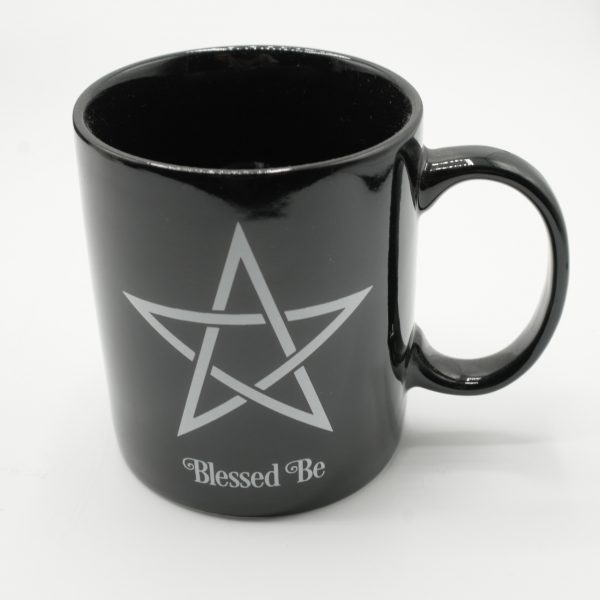 TAZZA NERA CON PENTAGRAMMA