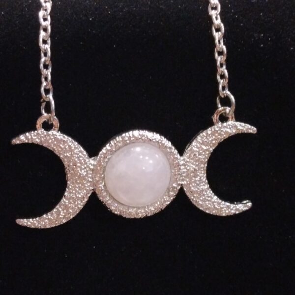 COLLANA  CON TRIPLA LUNA E QUARZO ROSA