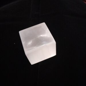 CUBO IN SELENITE-CM 5