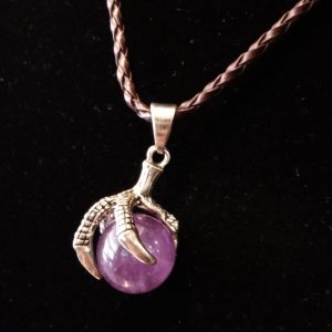 COLLANA CON ARTIGLIO E AMETISTA