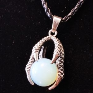 COLLANA CON ARTIGLIO E OPALITE