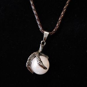 COLLANA CON ARTIGLIO E QUARZO ROSA