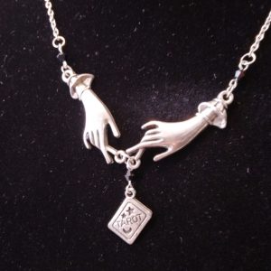 COLLANA CON MANI E CARTA TAROT