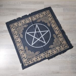 PANNO NERO CON PENTAGRAMMA