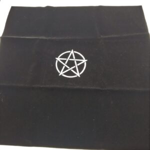 PANNO IN VELLUTO NERO CON PENTAGRAMMA