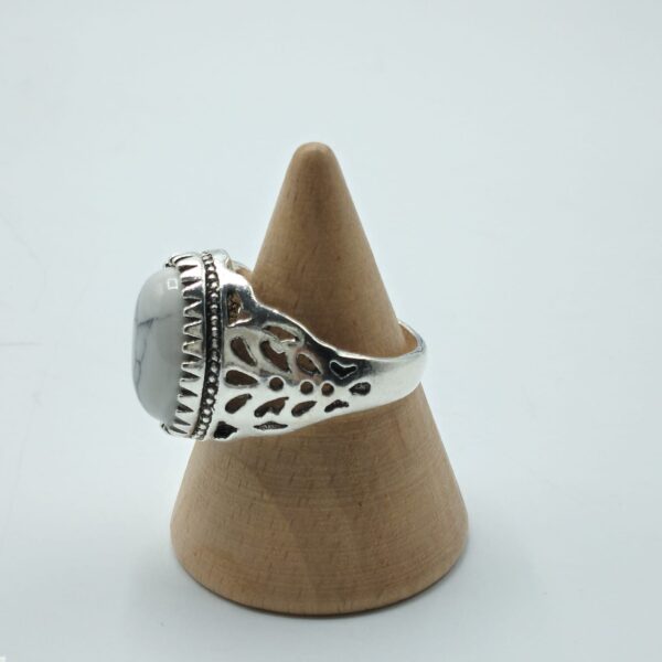 ANELLO CON HOWLITE BIANCA - immagine 2