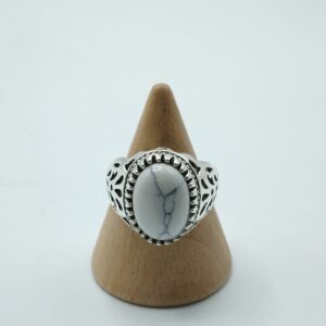 ANELLO CON HOWLITE BIANCA