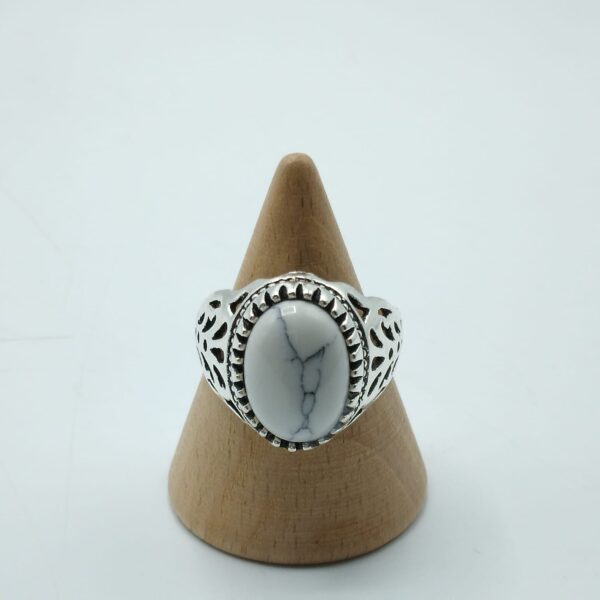 ANELLO CON HOWLITE BIANCA