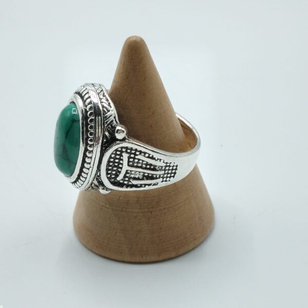 ANELLO CON HOWLITE VERDE-Misura 9 - immagine 2