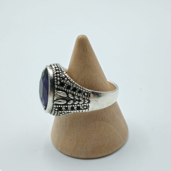 ANELLO CON PIETRA SINTETICA VIOLA OVALE - immagine 2