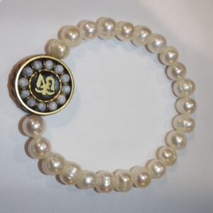 BRACCIALE IN PERLE D'ACQUA E AMULETO
