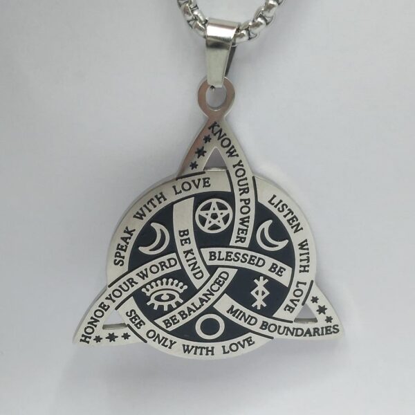 COLLANA CON TRIQUETRA