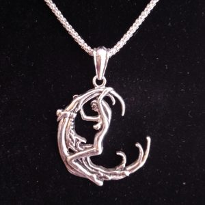 COLLANA CON CIONDOLO DEA SU MEZZA LUNA