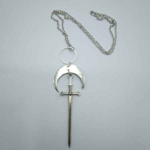 COLLANA CON MEZZA LUNA E SPADA