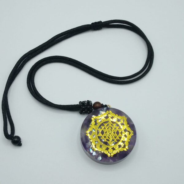 COLLANA CON ORGONE-AMETISTA E YANTRA