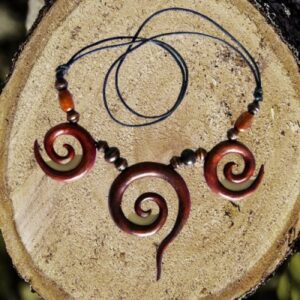 COLLANA CON TRIPLA SPIRALE IN LEGNO