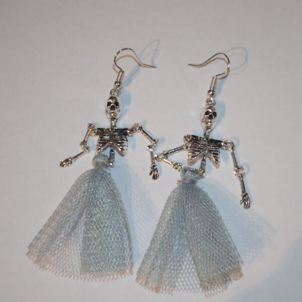 ORECCHINI SCHELETRO CON TULLE