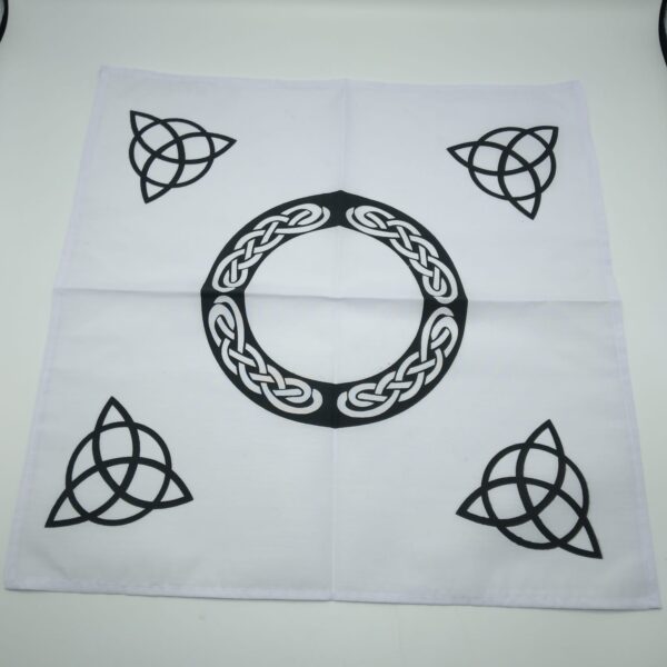 PANNO CELTICO CON TRIQUETRA - immagine 2