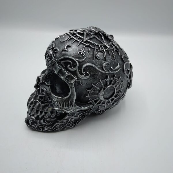TESCHIO IN RESINA CON BAPHOMET - immagine 2