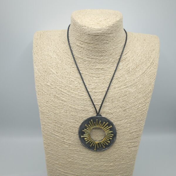 COLLANA CON CIONDOLO/SPILLA CON SOLE