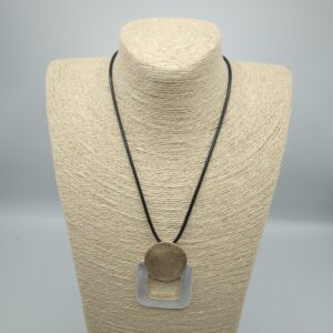 COLLANA CON CIONDOLO TONDO SU QUADRATO