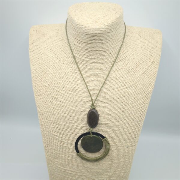 COLLANA CON CERCHIO E DISCO LEGNO VERDE