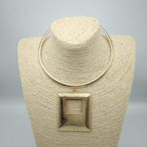 COLLANA CIONDOLO RETTANGOLARE DORATO