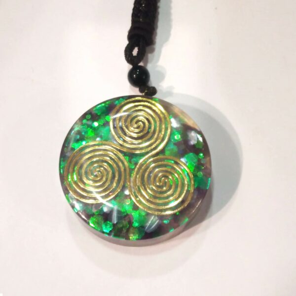 COLLANA CON ORGONE-AMETISTA E TRISCELE
