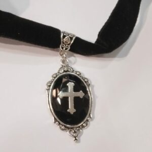 COLLANA CHOKER CON PENDENTE NERO E CROCE