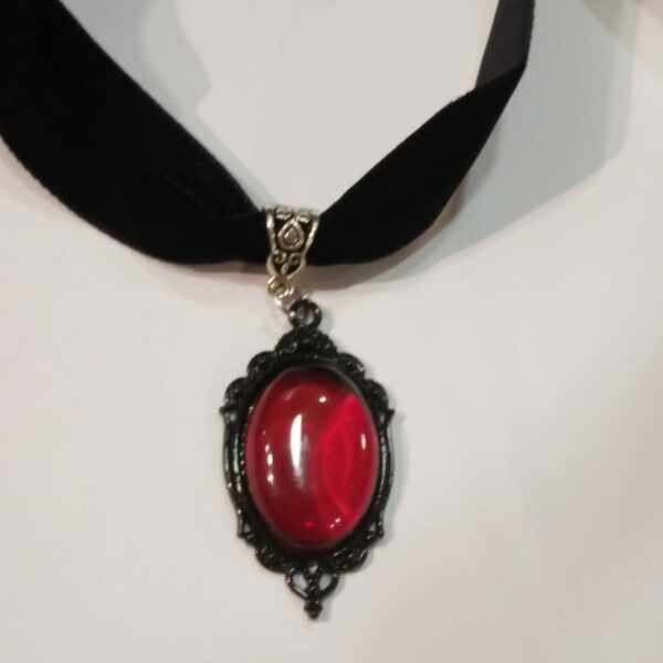 COLLANA CHOKER CON PENDENTE ROSSO