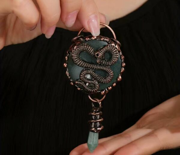 CIONDOLO CON SERPENTE-AVVENTURINA VERDE - immagine 2
