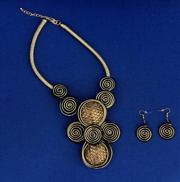 PARURE COLLANA CON SPIRALI DORATA - immagine 2