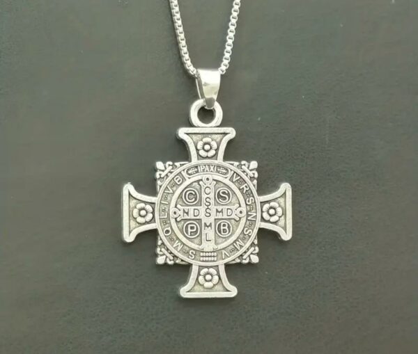 COLLANA  CIONDOLO SAN BENEDETTO-CM 3,5 - immagine 2