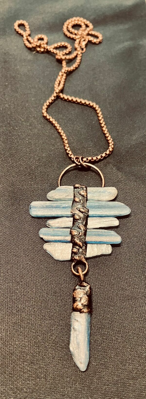 COLLANA CON CIANITE
